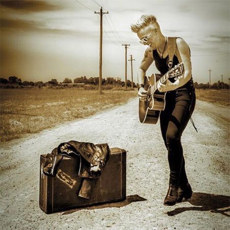 5DD1185 - Kelly Hamilton – Taken - PromoPic3