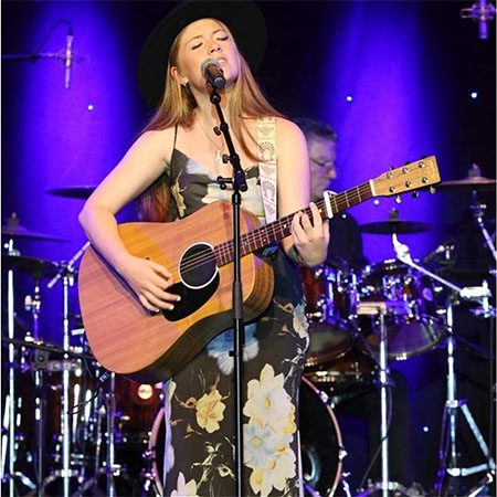 5DD1192 – Sophie Toyne – Fly Like An Eagle - PromoPic3